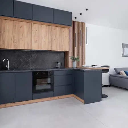 Charming With Parking In By Renters