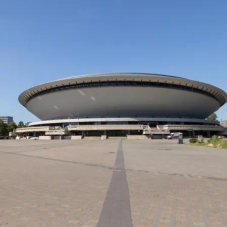 Charming With Parking In By Renters *