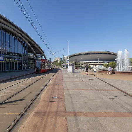 Charming With Parking In By Renters Apartamento Katowice