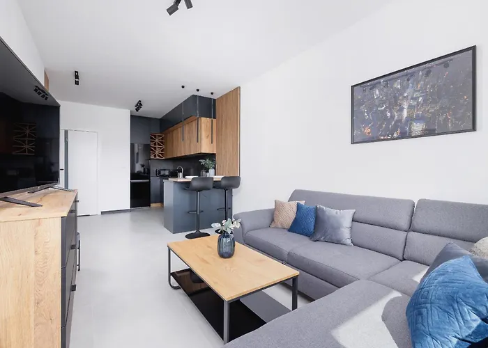 Charming With Parking In By Renters *