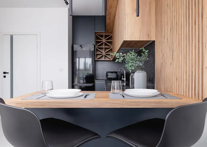 Charming With Parking In By Renters *