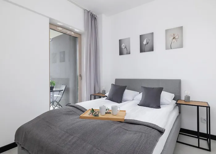 Charming With Parking In By Renters Apartament *
